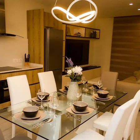 Lux Properties- Seaside Serenity Corner *